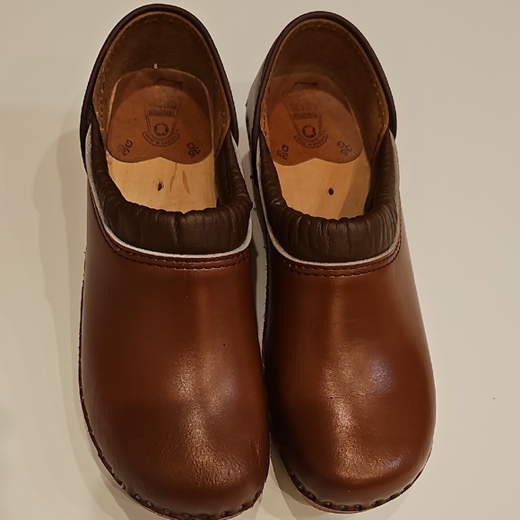 Elegant Brown Bastad Sweden Leather Closed Back Women's Clogs Size 35 - Picture 2 of 8